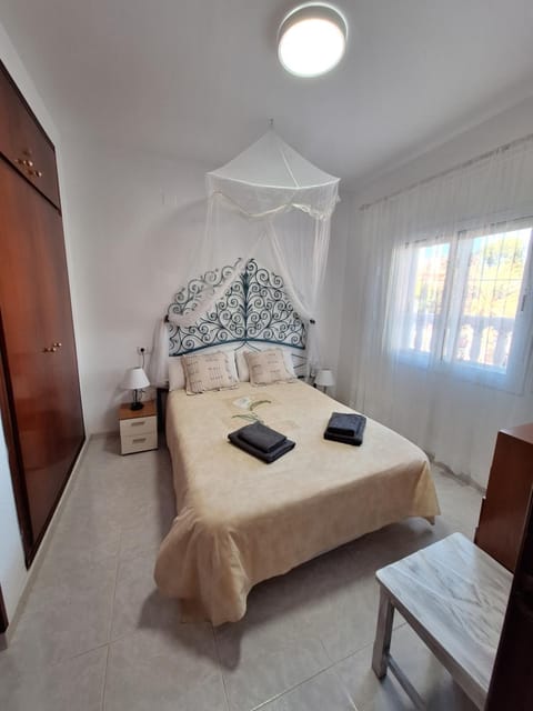 Photo of the whole room, Bedroom, towels, wardrobe