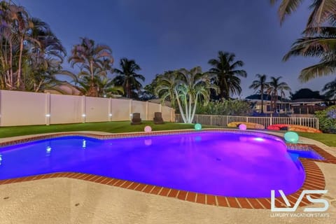 Deporte-Beach HeatedPool PuttingGreen PingPong House in Wilton Manors