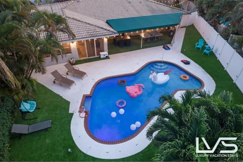 Deporte-Beach HeatedPool PuttingGreen PingPong House in Wilton Manors