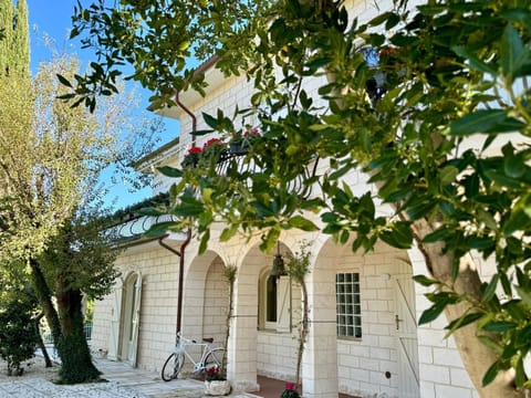 Property building, Day, Garden, Garden view