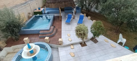 Day, Pool view