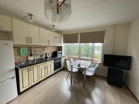 TV and multimedia, Coffee/tea facilities, Kitchen or kitchenette, Living room, Seating area, Dining area, oven, pet friendly, stove