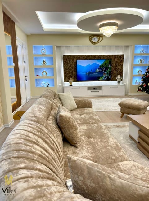 Communal lounge/ TV room, TV and multimedia, Living room, Seating area, Evening entertainment