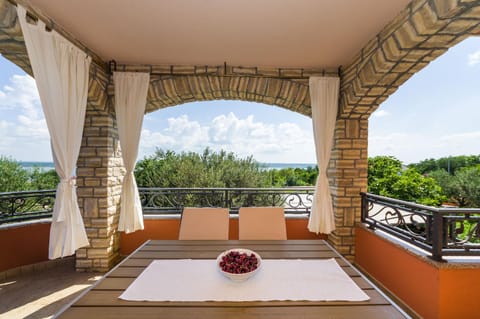 View (from property/room), Balcony/Terrace