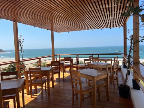 Restaurant/places to eat, Natural landscape, View (from property/room), Balcony/Terrace, Banquet/Function facilities, Seating area, Sea view