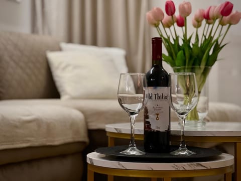 Living room, Food and drinks, Seating area, Drinks, Alcoholic drinks