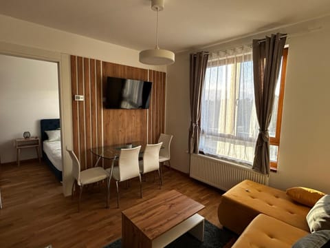 TV and multimedia, Living room, Photo of the whole room, Seating area, hair dresser