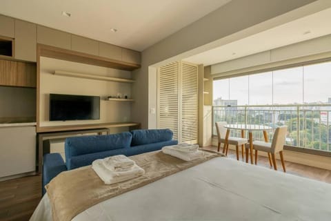 TV and multimedia, Photo of the whole room, Seating area, Dining area, Bedroom