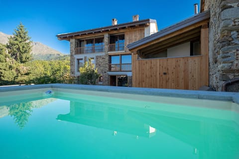 Property building, Natural landscape, Pool view, Swimming pool, Swimming pool