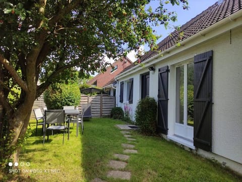 Maison rénovée et chaleureuse proche du mémorial House in Caen