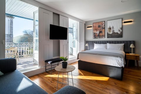 Bed, TV and multimedia, View (from property/room), Bedroom