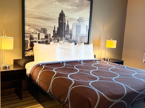 Delavan Inn and Suites Hotel in Delavan Lake