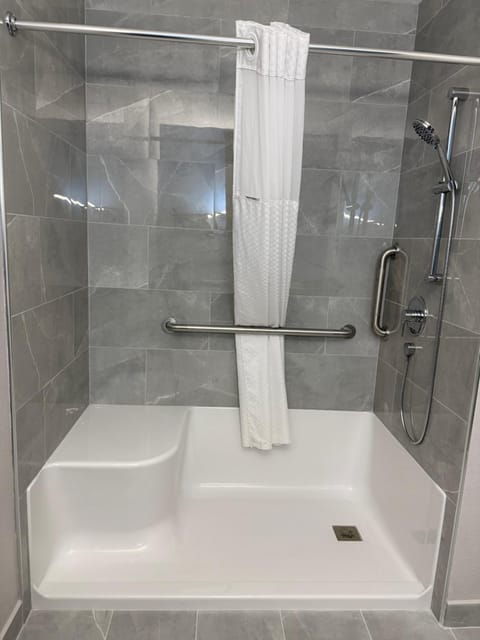 Delavan Inn and Suites Hotel in Delavan Lake