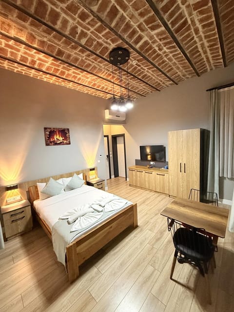 Communal lounge/ TV room, Bed, TV and multimedia, Coffee/tea facilities, Kitchen or kitchenette, Living room, Photo of the whole room, Seating area, Dining area, Evening entertainment, Bedroom, Drinks, Non alcoholic drinks, hair dresser, heating, soundproof, towels, wardrobe, air conditioner