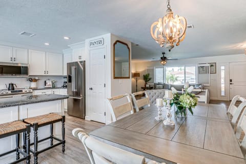 Apollo Beach Oasis Lanai and Heated Pool! House in Apollo Beach