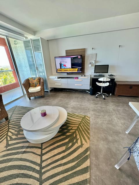 TV and multimedia, Living room, Seating area, hair dresser