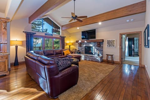 Luxury 4 bedroom 4 5 bath luxury home that sleeps 10 House in Incline Village