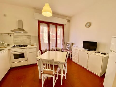 Kitchen or kitchenette, pet friendly