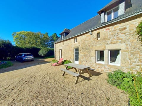 Property building, Garden, Parking