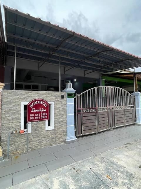Property building, Day