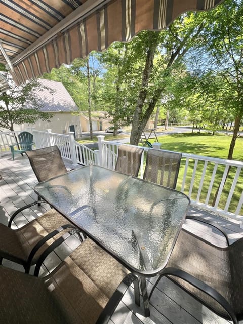 CAMP DRAGONFLY LIMIT 10 home House in Naples