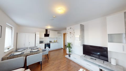 TV and multimedia, Kitchen or kitchenette, Living room, Photo of the whole room, Seating area, Dining area, minibar, stove