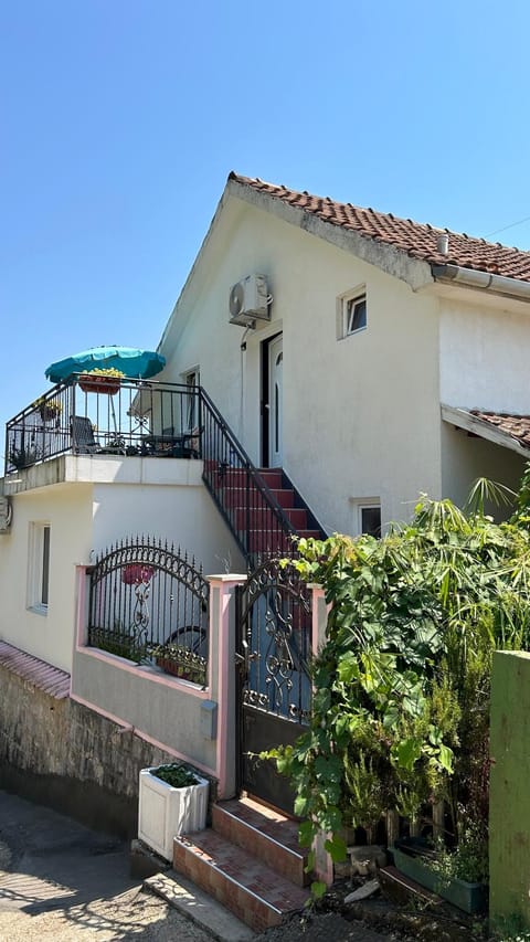 Property building, Balcony/Terrace