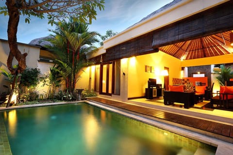 Living room, Swimming pool, Swimming pool