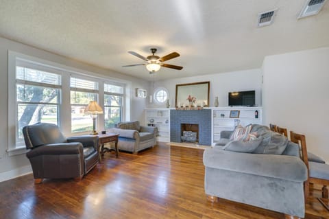 Pet-Friendly Brady Vacation Home Near Wineries! House in Rio Grande