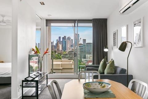 View (from property/room), Balcony/Terrace, Living room, Seating area, Dining area
