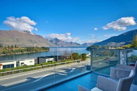 Natural landscape, Balcony/Terrace, Lake view