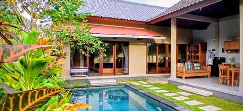 Property building, Garden, Pool view, Swimming pool