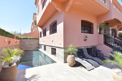 Property building, Balcony/Terrace, Swimming pool, sunbed