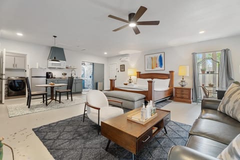 Studio 8 mins to Integris Monthly 20 Off #MR House in Oklahoma City