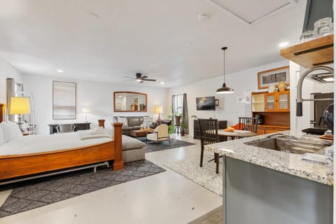 Studio 8 mins to Integris Monthly 20 Off #MR House in Oklahoma City