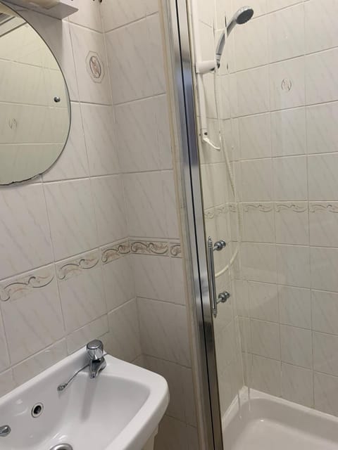 The Pines Guest House Bed and Breakfast in Whitley Bay