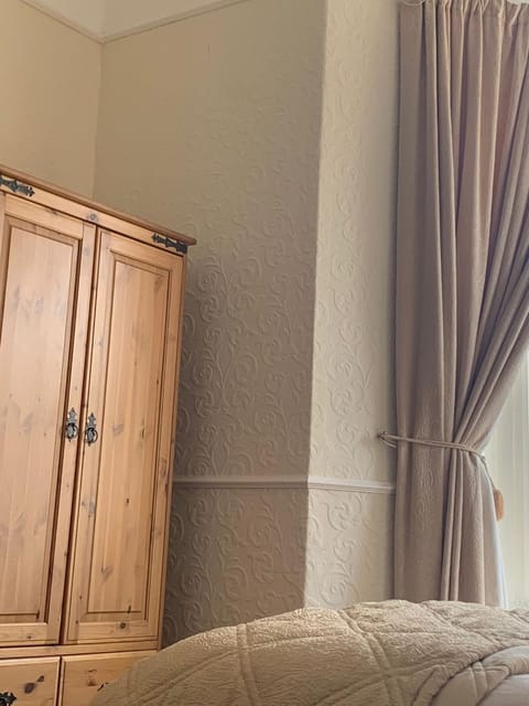 The Pines Guest House Bed and Breakfast in Whitley Bay