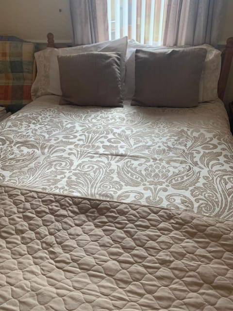 The Pines Guest House Bed and Breakfast in Whitley Bay