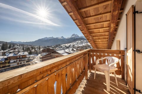 Day, Natural landscape, Winter, View (from property/room), Balcony/Terrace, Mountain view