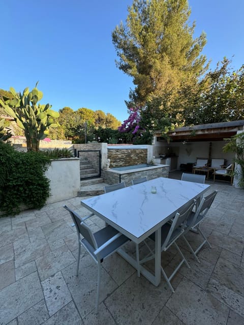 Villa du Parc de Vaugrenier House in Villeneuve-Loubet