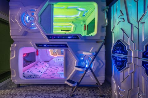 Bedroom, bunk bed