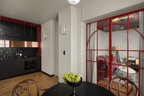 Kitchen or kitchenette, Dining area, oven, stove