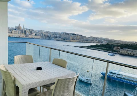 Patio, Day, View (from property/room), Balcony/Terrace, Seating area, Dining area, City view, Sea view