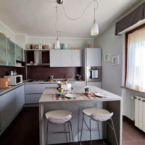 Coffee/tea facilities, Kitchen or kitchenette, Food and drinks, minibar, pet friendly, stove