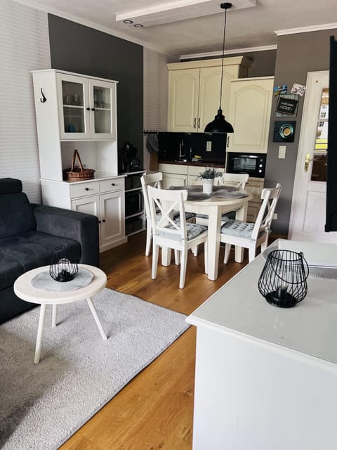 Kitchen or kitchenette, Living room, Seating area, stove