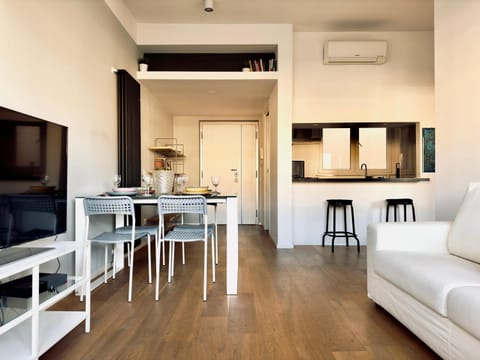 TV and multimedia, Kitchen or kitchenette, Living room, Dining area, minibar, air conditioner