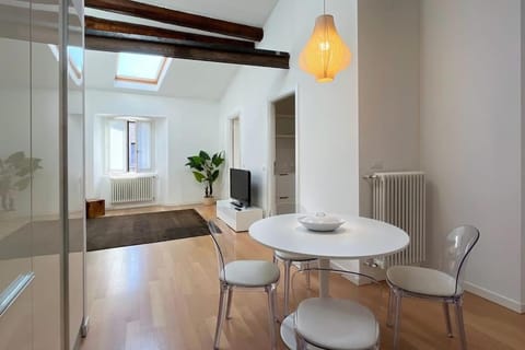 TV and multimedia, Living room, Dining area