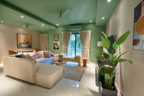 Seating area, Dining area