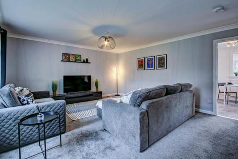 Communal lounge/ TV room, TV and multimedia, Living room, Seating area, Evening entertainment