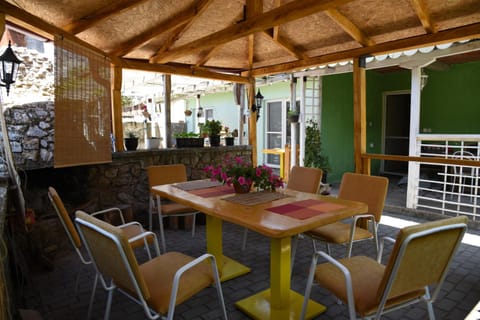 Patio, Seating area